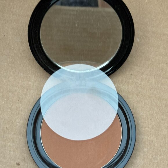 OSP Cosmetics Photochromatic Pressed Powder in Coffeehouse - Picture 5 of 11